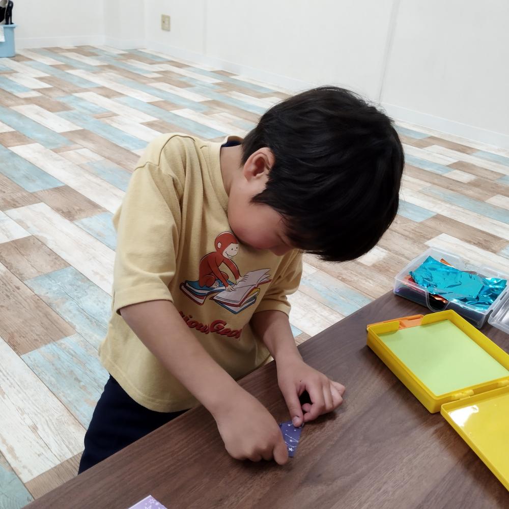 鹿児島市にある放課後等デイサービス  壁面制作~こいのぼり~(ラーテルクラブ｜鹿児島市の放課後等デイサービス)