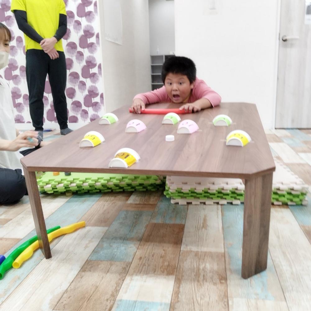 活動の様子「器用さアップ！キャップシュート」(ラーテルクラブ｜鹿児島市の放課後等デイサービス)